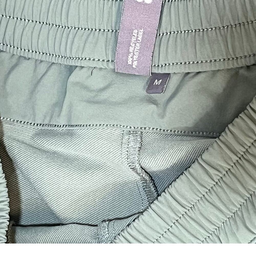 Sweaty Betty Summit Hiking Shorts Water Resistant Pull-On Zip Pockets Sz M - Picture 6 of 9